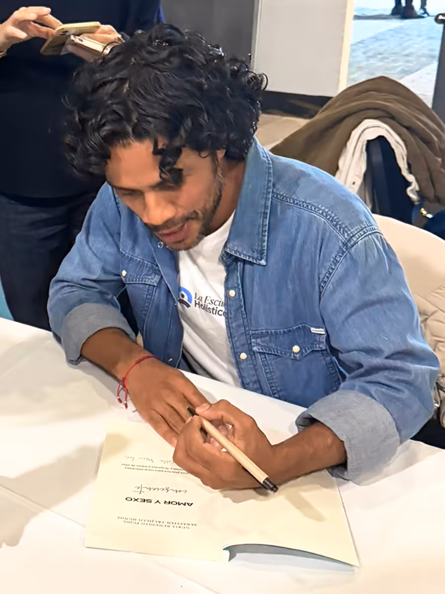 Firma-de-Libro-Sebastian-Trujillo