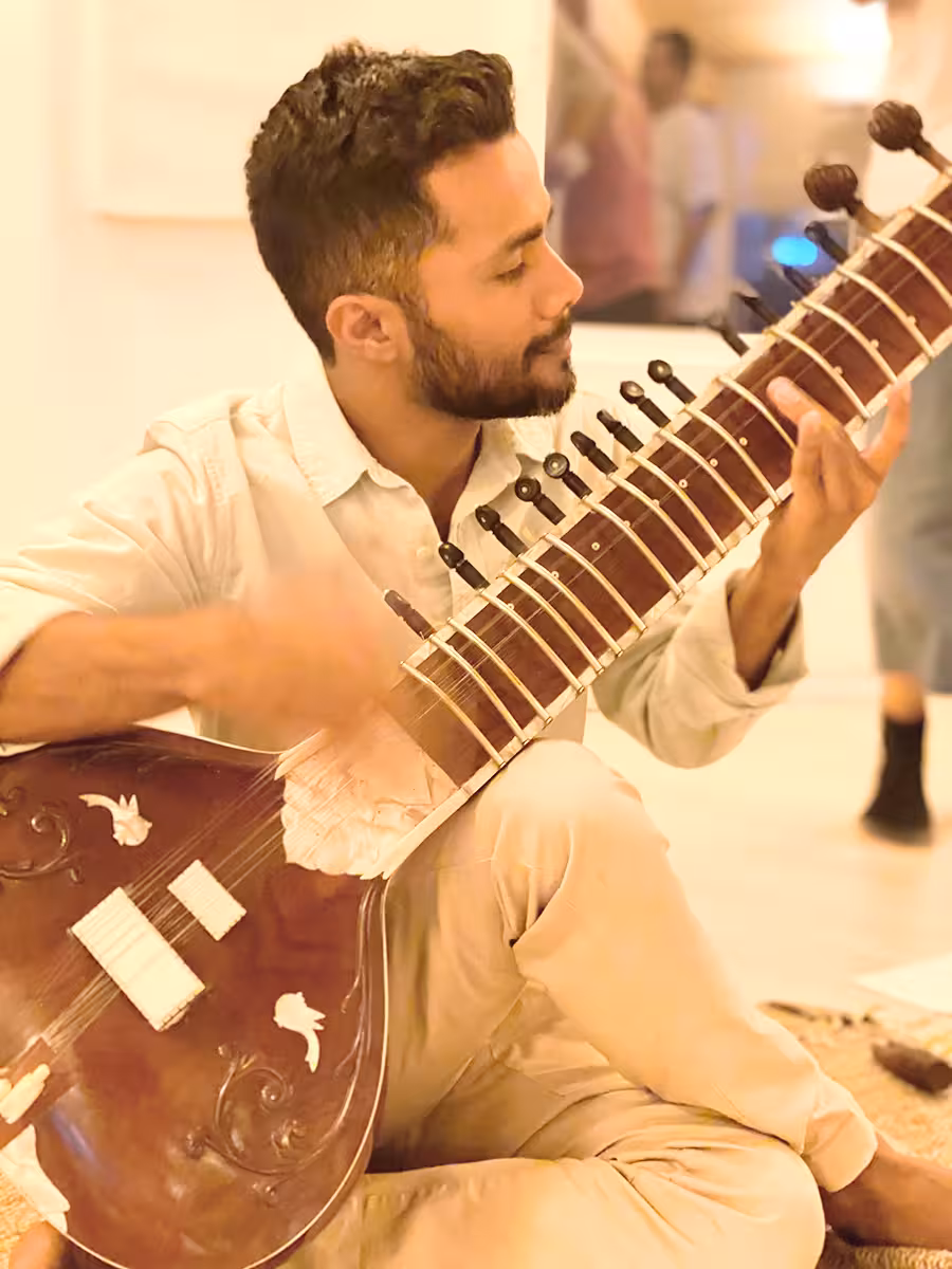Sebastian-Trujillo-tocando-instrumento-musical